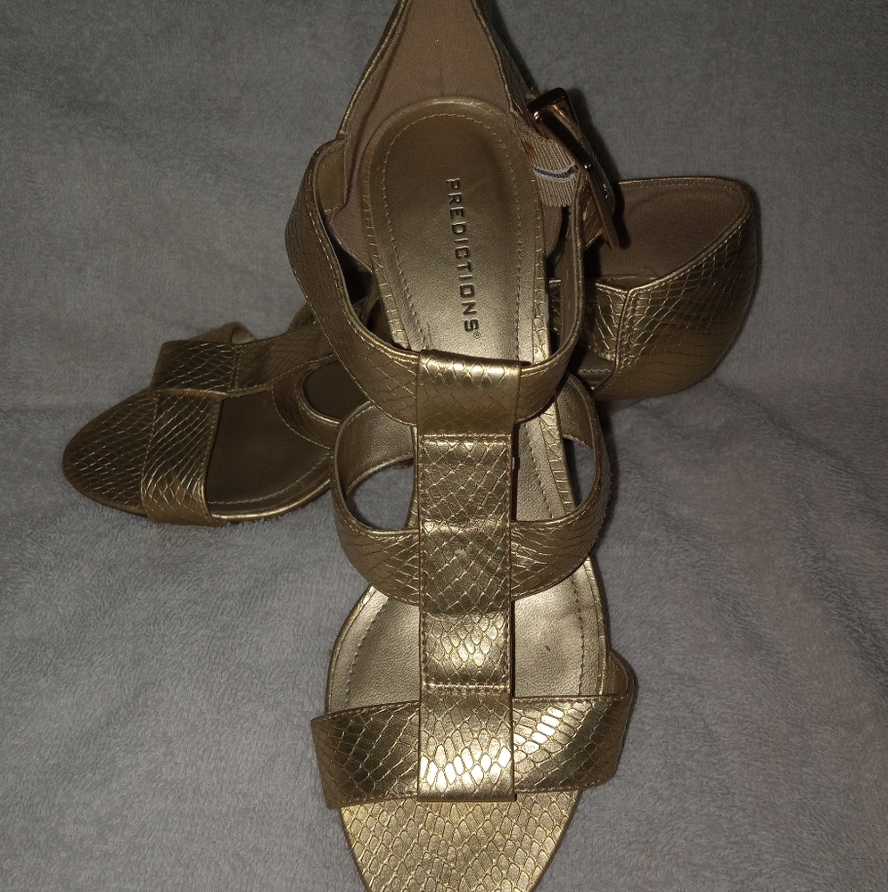 Predictions gold dandals